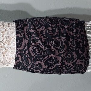 Forever 21 black with gray rose print pencil  skirt est M